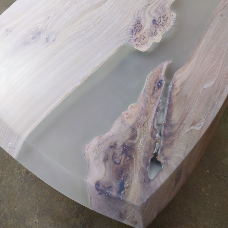 Стол журнальный из выбеленного карагача